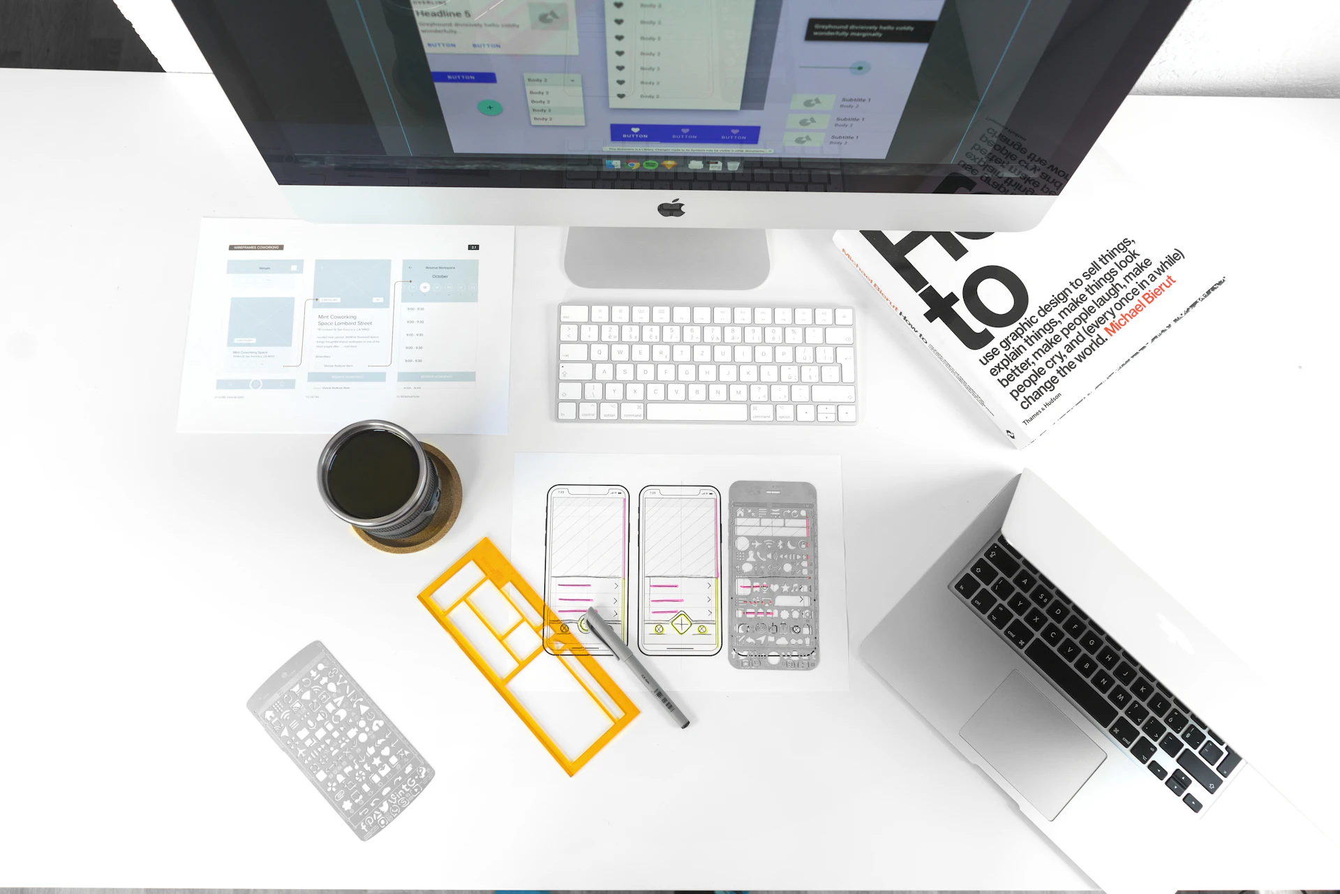 Equipo de diseño web trabajando